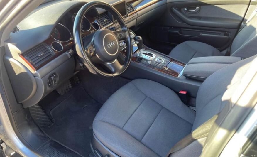 AUDI A8 3.7 quattro