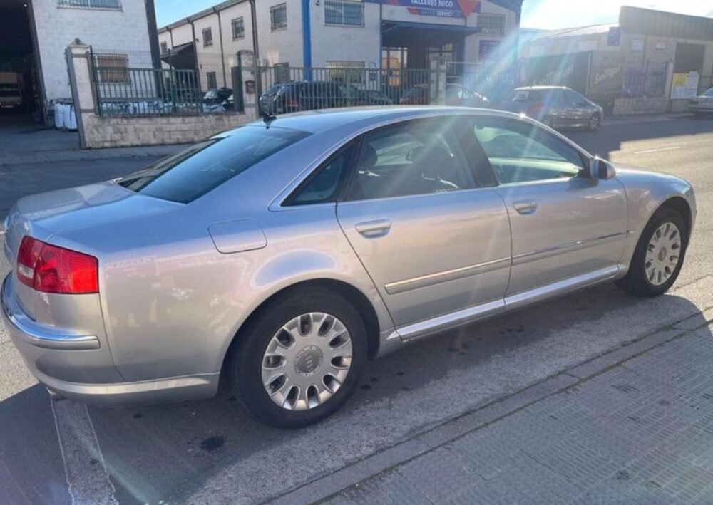 AUDI A8 3.7 quattro