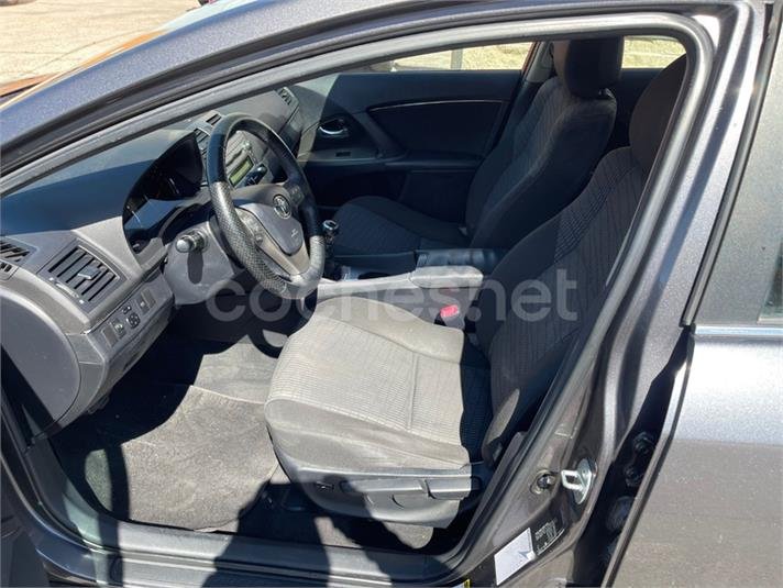 TOYOTA Avensis 120D Executive 4p.