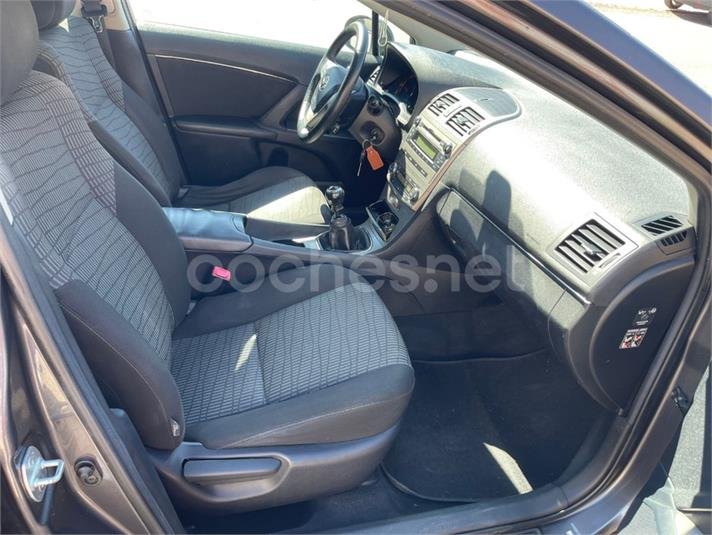TOYOTA Avensis 120D Executive 4p.
