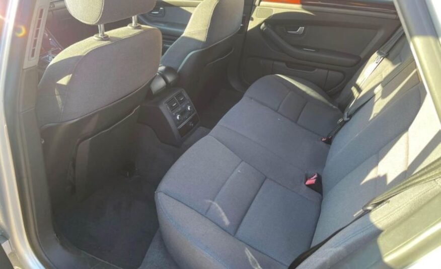 AUDI A8 3.7 quattro