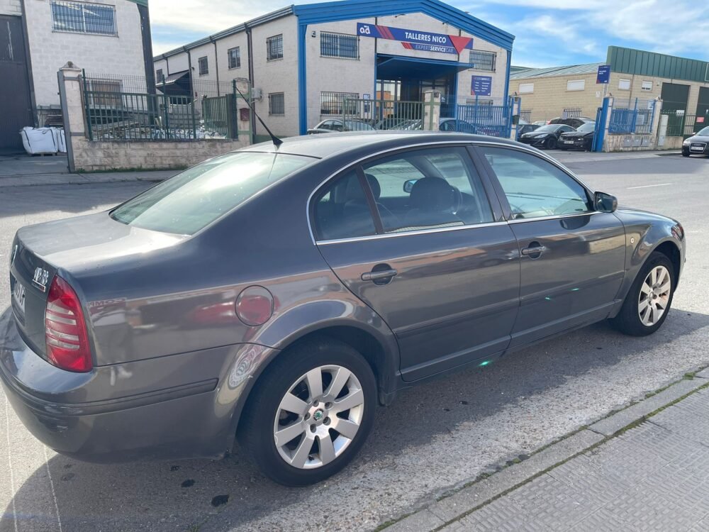 SKODA SuperB 1.9 TDI 130cv